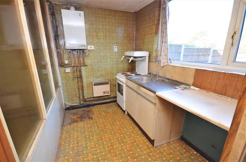 Cotwall End Road, DY3 3 bed semidetached house £175,000