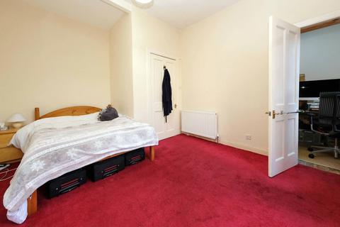 1f2, 4 Drumdryan Street, Edinburgh, EH3 9LA
