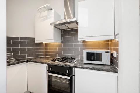 1 bedroom flat to rent, Blythe Road, Kensington Olympia, London