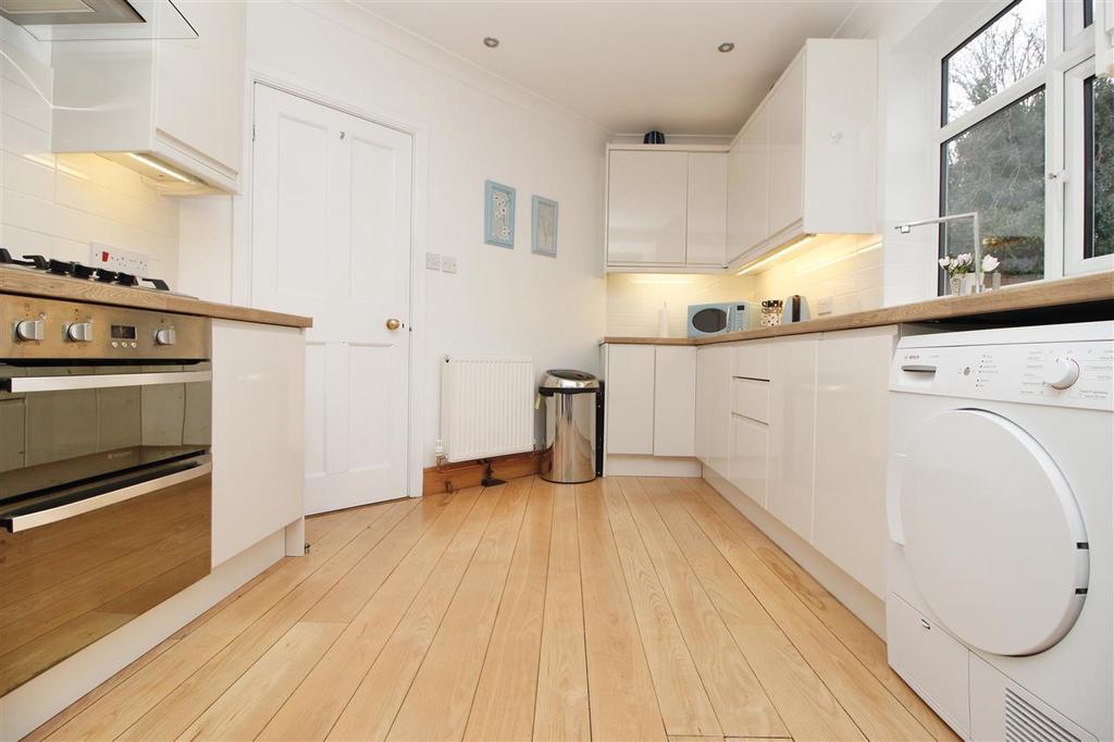 Kelvin Road, Ipswich 3 bed detached house £345,000