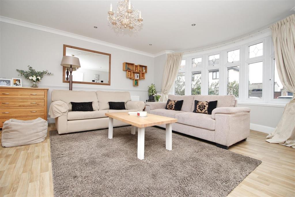Kelvin Road, Ipswich 3 bed detached house £345,000