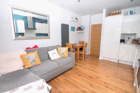 2 bedroom flat to rent, Homersham Road, Norbiton