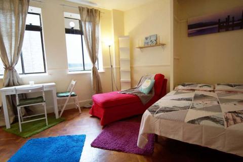 Studio to rent, Dudley Court, Marble Arch W1