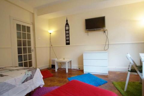 Studio to rent, Dudley Court, Marble Arch W1