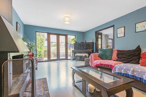 20 Oakham Drive, Bromley, BR2 0XE