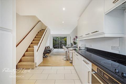 16 Rangers Square, London, SE10 8HR