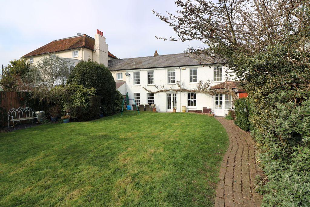 Shepperton Road, Laleham upon Thames, TW18 3 bed cottage £785,000