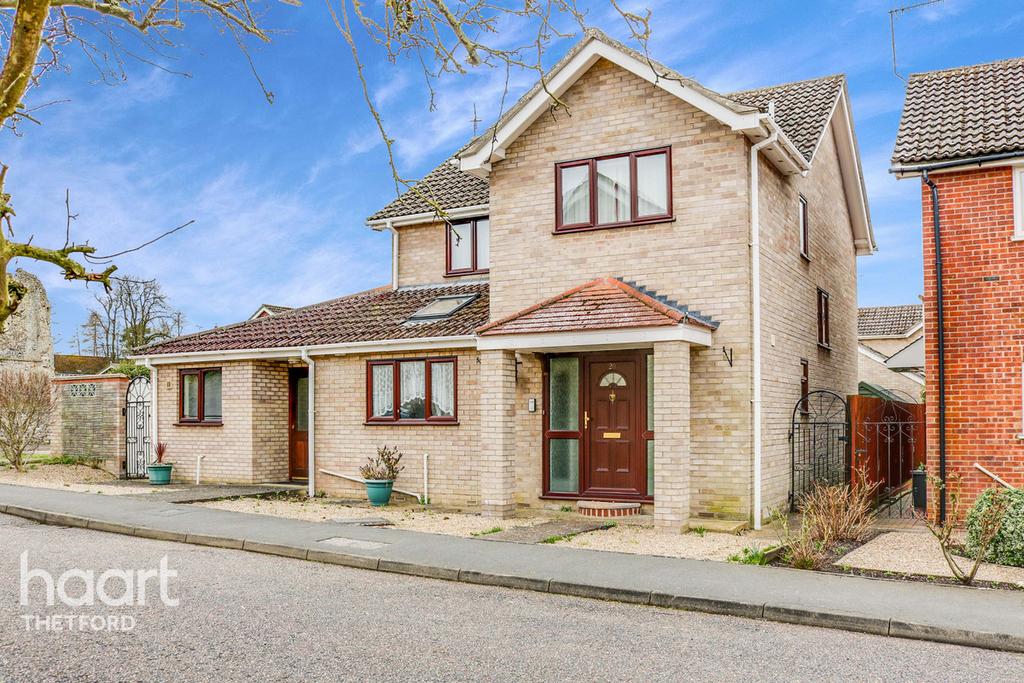 Canons Close, Thetford 5 bed detached house £325,000