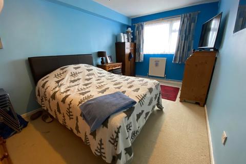 25 Quantock Close, Slough, SL3 8UD