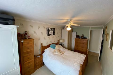 25 Quantock Close, Slough, SL3 8UD