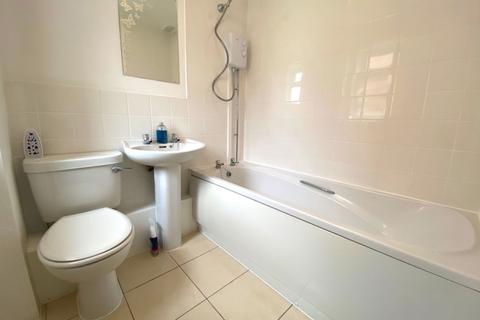 77 Redland Drive, Northampton, NN2 8UG