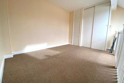 77 Redland Drive, Northampton, NN2 8UG