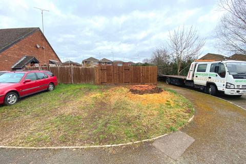 77 Redland Drive, Northampton, NN2 8UG
