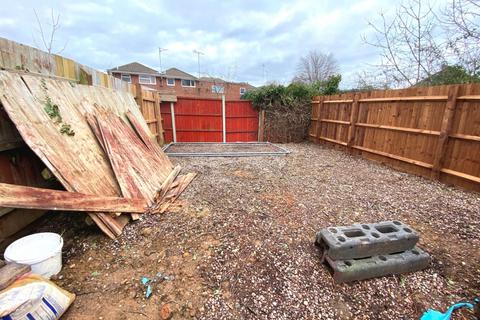 77 Redland Drive, Northampton, NN2 8UG