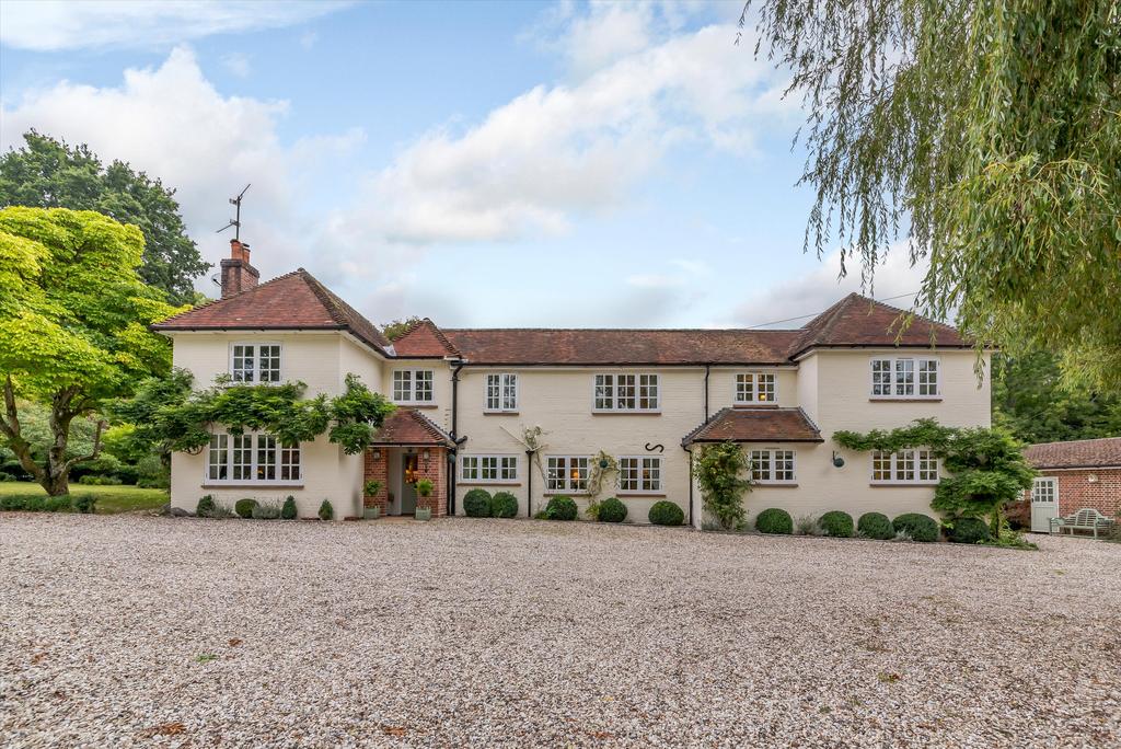 Wolverton Common, Headley, Hampshire, RG26 5 bed detached house £