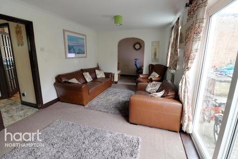 48 Chalcombe Avenue, Northampton, NN2 8LD