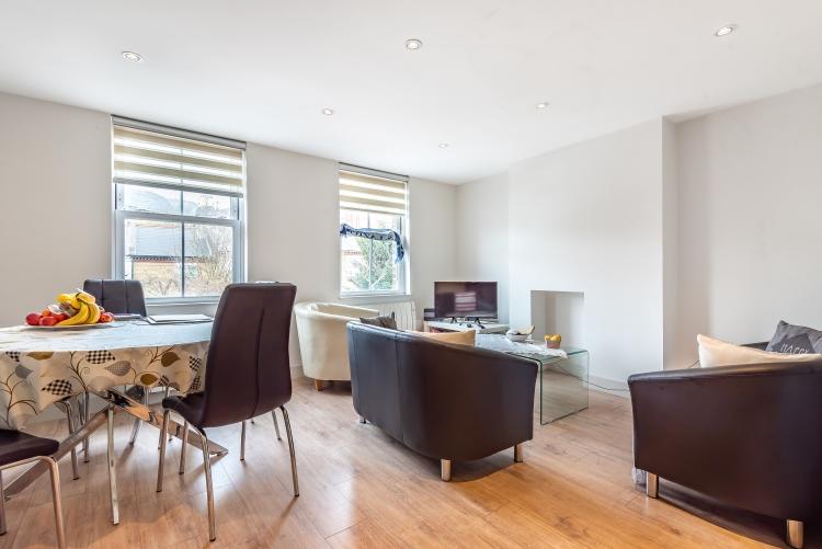 Medfield Street Roehampton SW15 3 bed apartment £1,650 pcm (£381 pw)