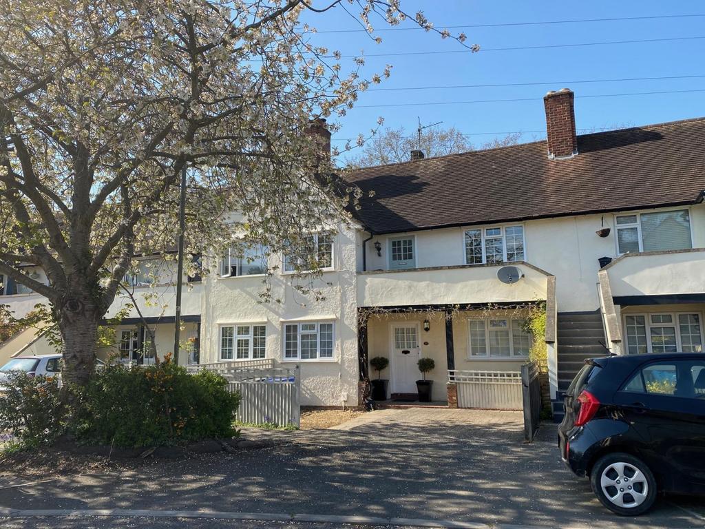 Birchwood Road, West Byfleet, KT14 2 bed £315,000