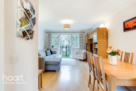 14 New Green Place, London, SE19 1AT
