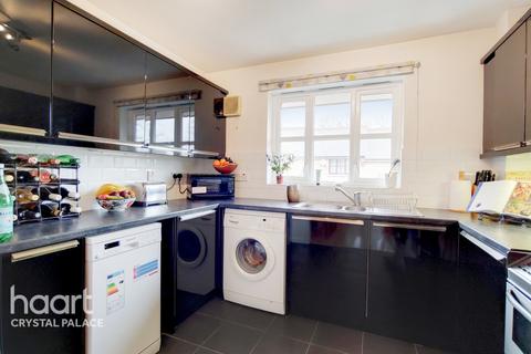 14 New Green Place, London, SE19 1AT
