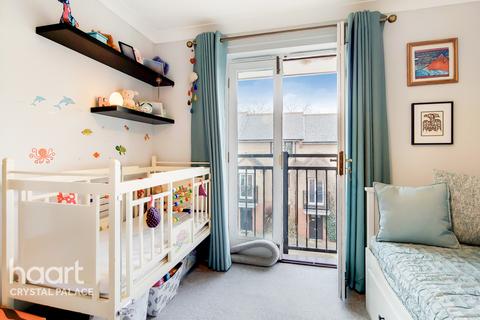 14 New Green Place, London, SE19 1AT