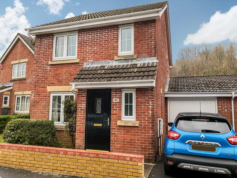 Cwm Felin, Blackmill, Bridgend . CF35 6EJ 3 bed link detached house £