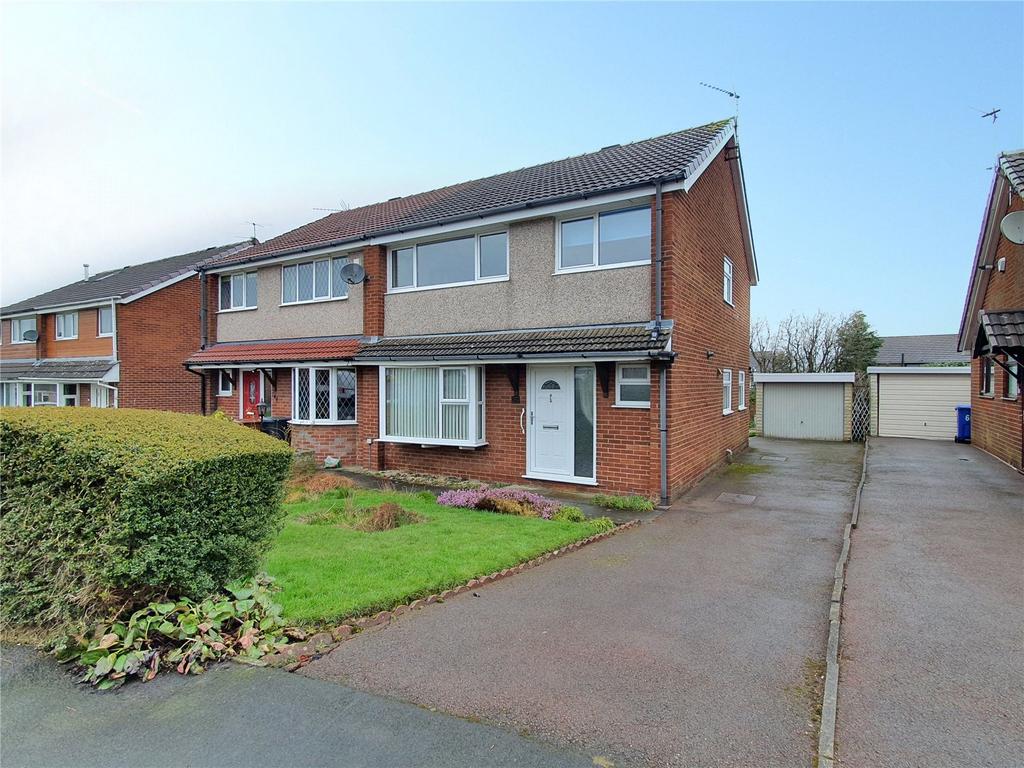 Lynwood Avenue, Clayton Le Moors... 4 bed semidetached house £175,000