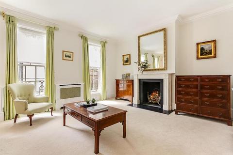 2 bedroom terraced house to rent, Gate Mews, Knightsbridge, SW7