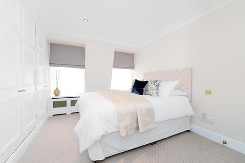 2 bedroom terraced house to rent, Gate Mews, Knightsbridge, SW7