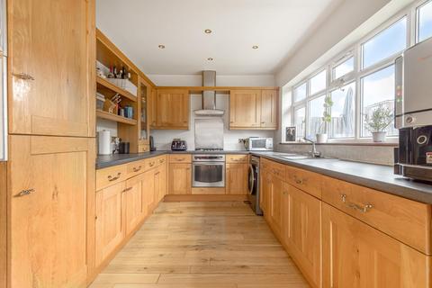 58 Elmhurst Avenue, Mitcham, CR4 2HN