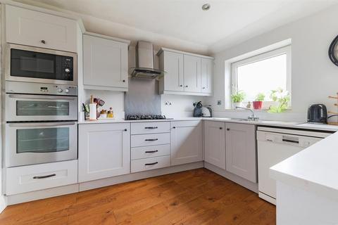69 Mortimer Crescent, Worcester Park, KT4 7QN