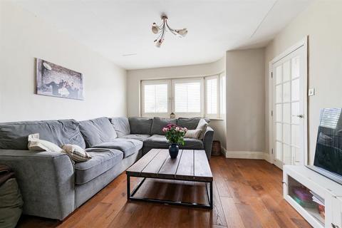 69 Mortimer Crescent, Worcester Park, KT4 7QN