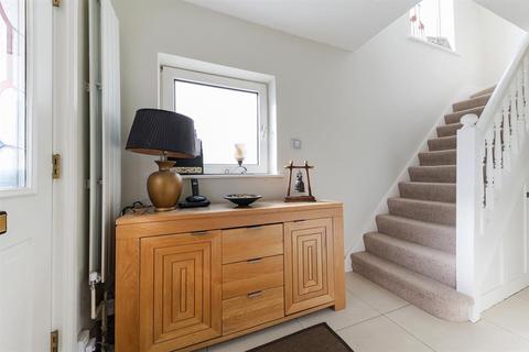 69 Mortimer Crescent, Worcester Park, KT4 7QN