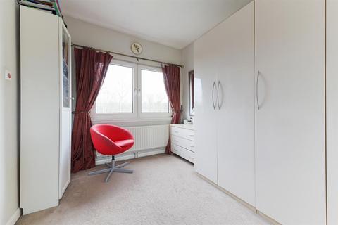 69 Mortimer Crescent, Worcester Park, KT4 7QN