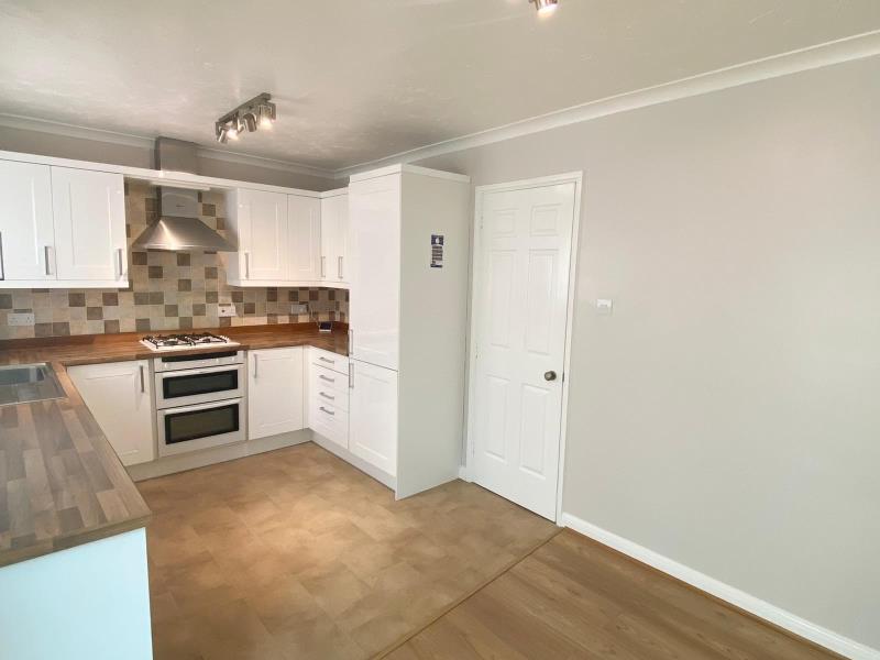 Swallowfields, Andover, SP10 5PN 3 bed link detached house £1,250 pcm