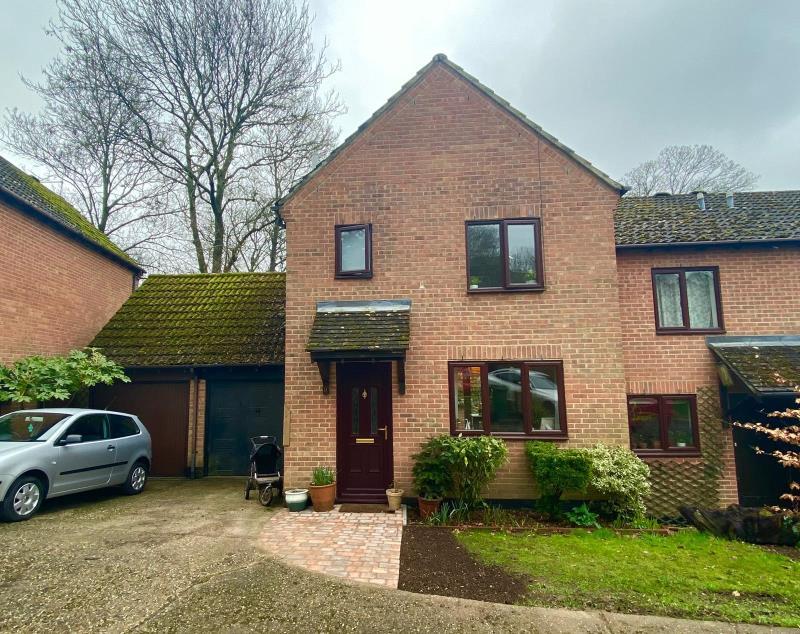 The Rookery, Whitchurch, RG28 7DL 3 bed end of terrace house £1,200