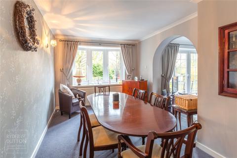 24 Salisbury Crescent, Ashton-under-lyne, OL6 8DB