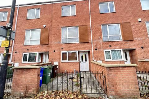 4 bedroom terraced house to rent, Stockport Road, Manchester, M13