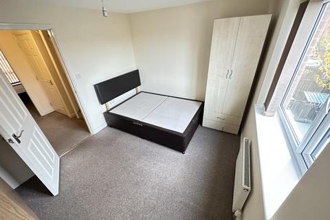 4 bedroom terraced house to rent, Stockport Road, Manchester, M13