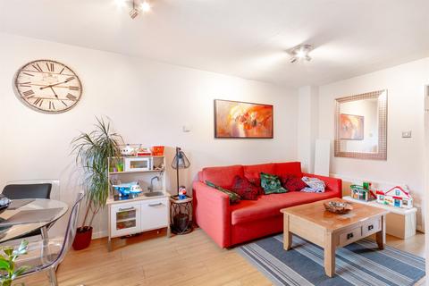 131 Brangwyn Crescent, London, SW19 2UA