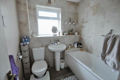 9 Box Close, Laindon, Basildon, SS15 4AG