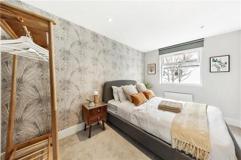 5 Claylands Place, London, SW8 1NL