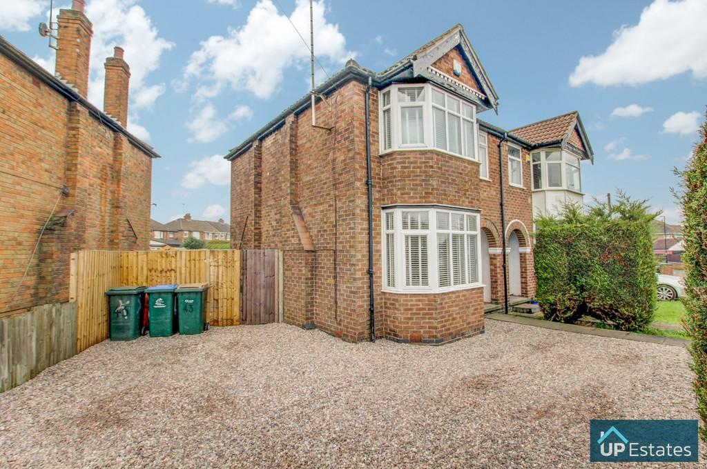 Quinton Road, Coventry 3 bed semidetached house £995 pcm (£230 pw)
