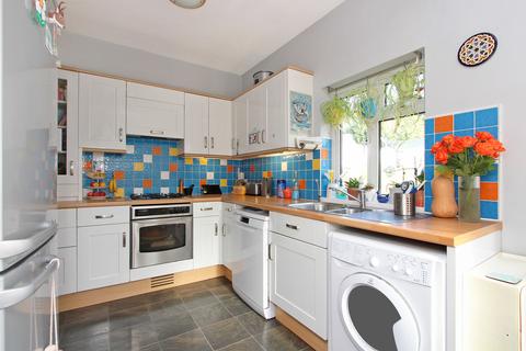 13 Rosecroft Gardens, Twickenham, TW2 7PT