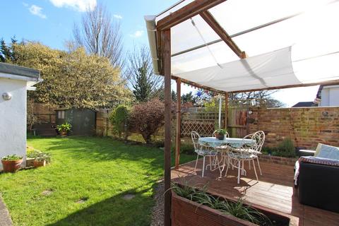 13 Rosecroft Gardens, Twickenham, TW2 7PT