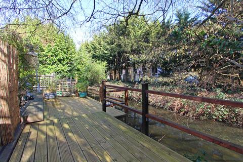 13 Rosecroft Gardens, Twickenham, TW2 7PT