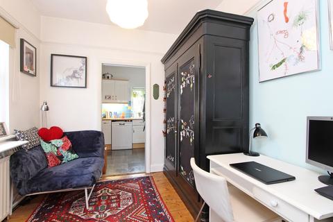 13 Rosecroft Gardens, Twickenham, TW2 7PT