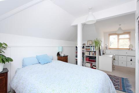 13 Rosecroft Gardens, Twickenham, TW2 7PT