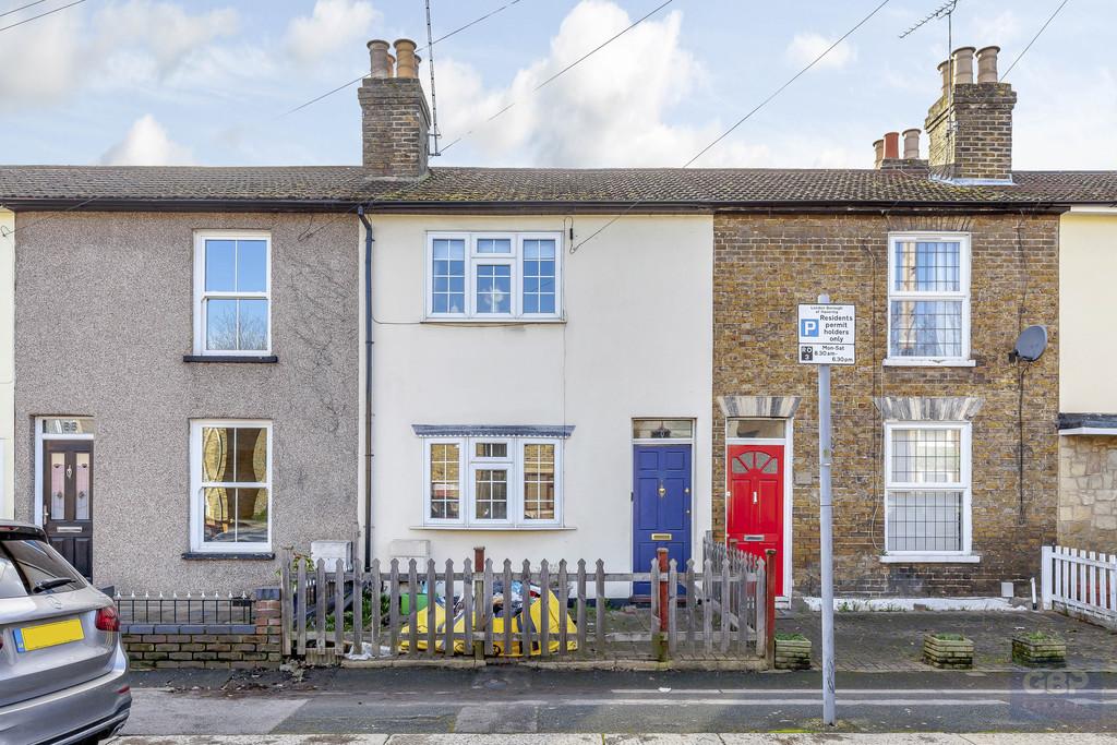Street, Romford RM1 2 bed terraced house £325,000