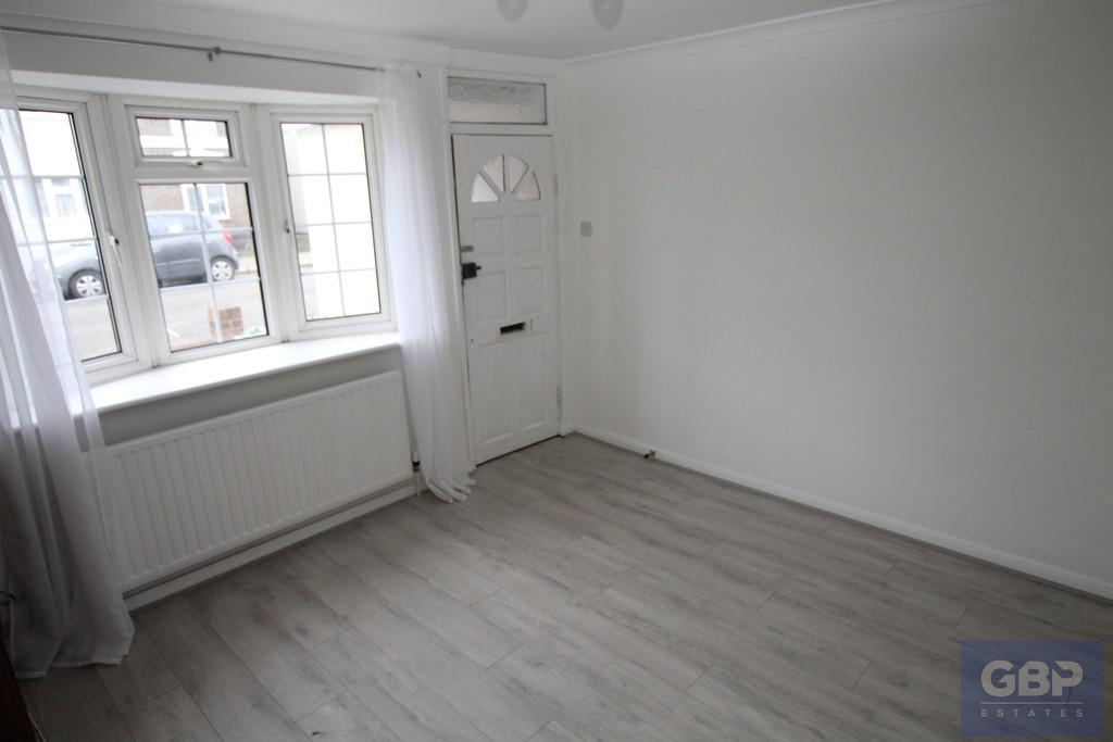 Street, Romford RM1 2 bed terraced house £1,250 pcm (£288 pw)